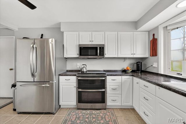 1430 Silverleaf Lane, St Louis, MO 63146