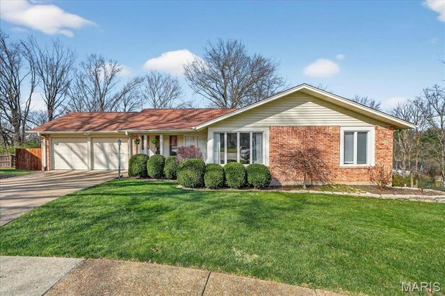 1430 Silverleaf Lane, St Louis, MO 63146