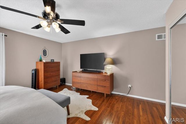 1430 Silverleaf Lane, St Louis, MO 63146