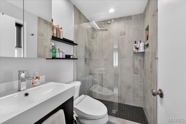 1430 Silverleaf Lane, St Louis, MO 63146