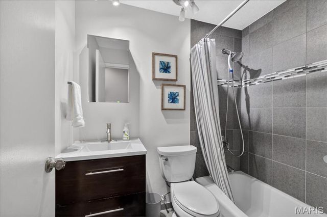 1430 Silverleaf Lane, St Louis, MO 63146