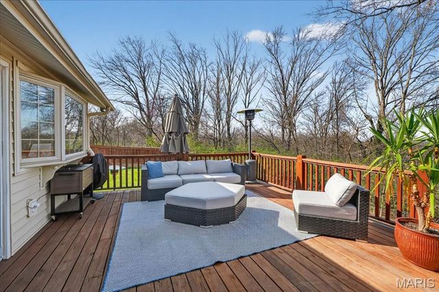 1430 Silverleaf Lane, St Louis, MO 63146