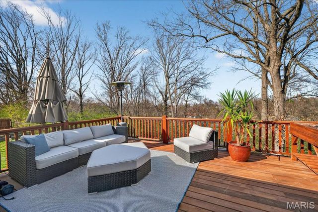 1430 Silverleaf Lane, St Louis, MO 63146