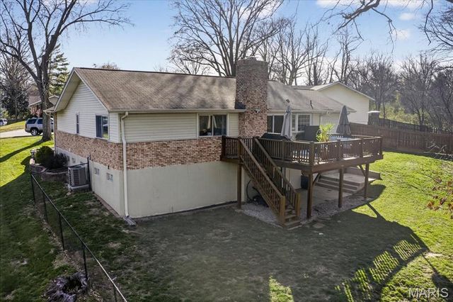 1430 Silverleaf Lane, St Louis, MO 63146