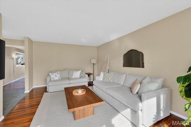 1430 Silverleaf Lane, St Louis, MO 63146