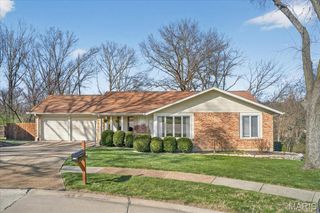 1430 Silverleaf Lane, St Louis, MO 63146