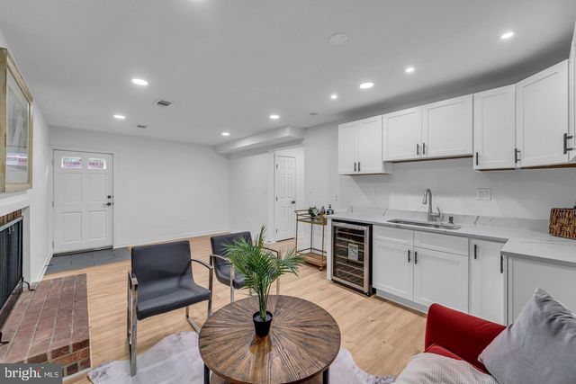 2339 N POWHATAN ST, Arlington, VA 22205