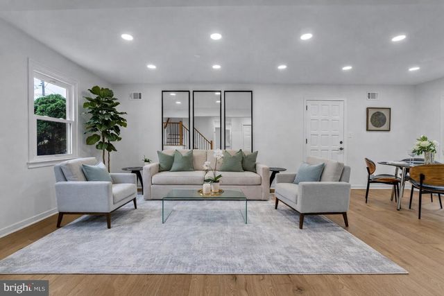 2339 N POWHATAN ST, Arlington, VA 22205