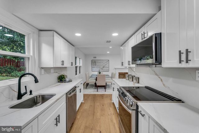 2339 N POWHATAN ST, Arlington, VA 22205