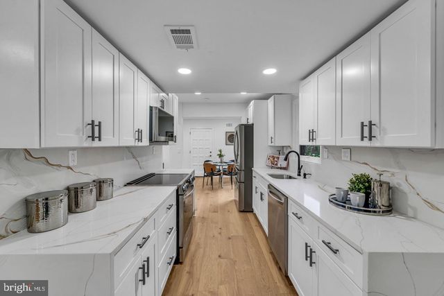 2339 N POWHATAN ST, Arlington, VA 22205