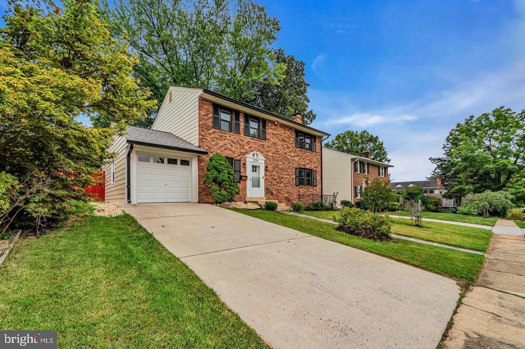 2339 N POWHATAN ST, Arlington, VA 22205