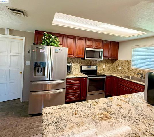 3912 San Juan Dr, Pittsburg, CA 94565