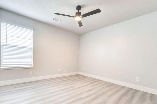 2126 Pickwick Pines Drive, Humble, TX 77396