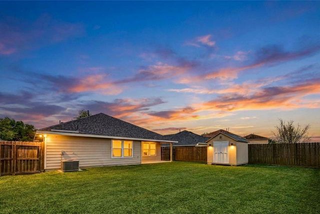 2126 Pickwick Pines Drive, Humble, TX 77396