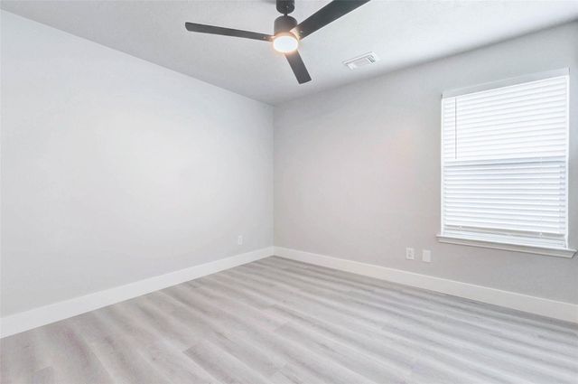 2126 Pickwick Pines Drive, Humble, TX 77396