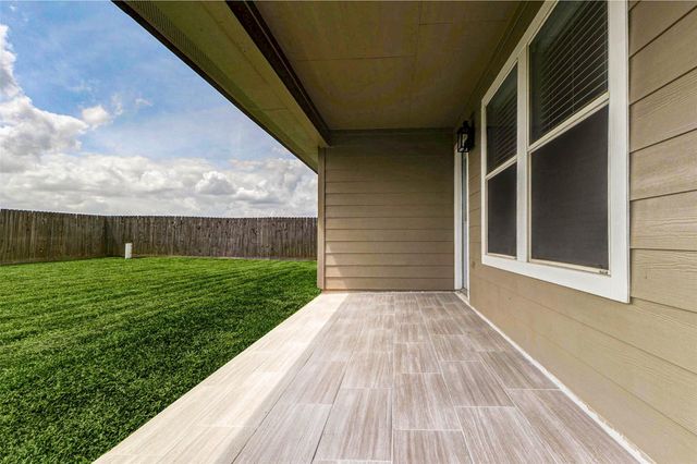 2126 Pickwick Pines Drive, Humble, TX 77396