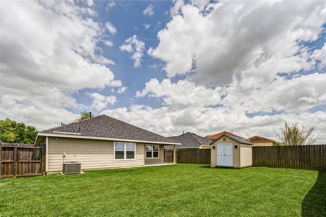 2126 Pickwick Pines Drive, Humble, TX 77396