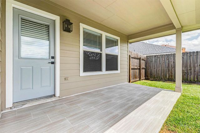 2126 Pickwick Pines Drive, Humble, TX 77396