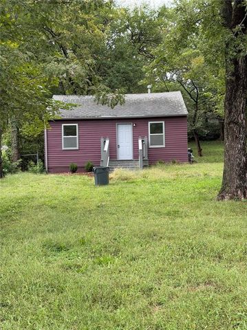 422 Iowa Street, Lawrence, KS 66044