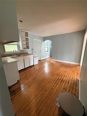 422 Iowa Street, Lawrence, KS 66044