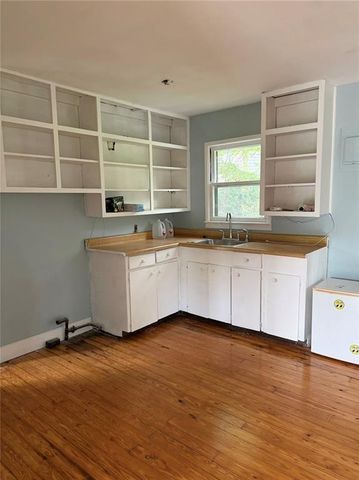 422 Iowa Street, Lawrence, KS 66044
