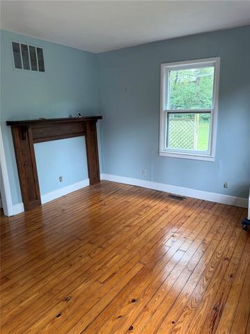 422 Iowa Street, Lawrence, KS 66044