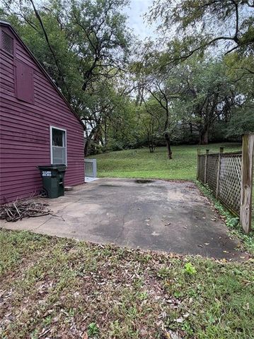 422 Iowa Street, Lawrence, KS 66044