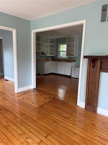 422 Iowa Street, Lawrence, KS 66044