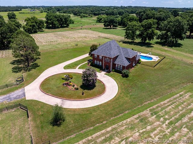 1599 Cardinal Road, Lone Grove, OK 73443
