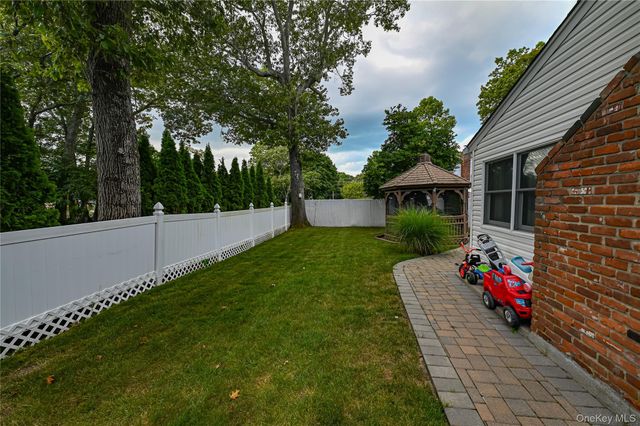 23 Hurtin Boulevard, Smithtown, NY 11787