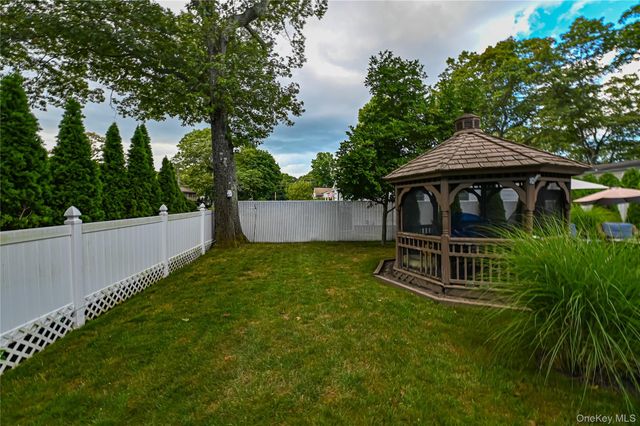 23 Hurtin Boulevard, Smithtown, NY 11787