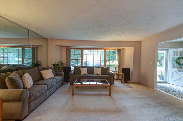 23 Hurtin Boulevard, Smithtown, NY 11787