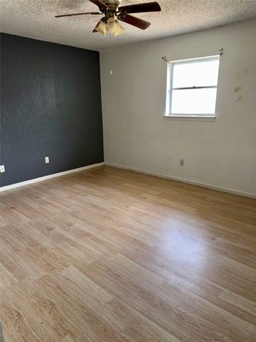 3408 Durham Avenue, Brownwood, TX 76801