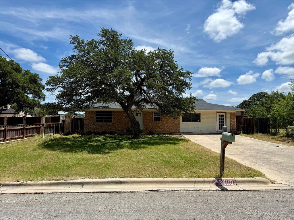 3408 Durham Avenue, Brownwood, TX 76801