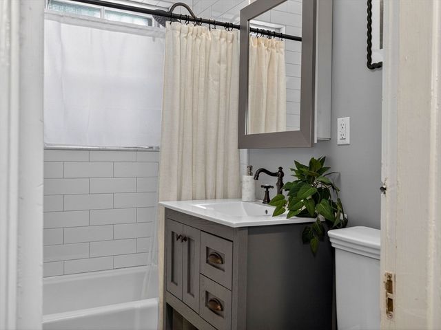 32 Robinwood Ave 7, Boston, MA 02130