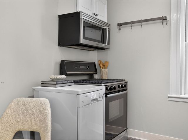 32 Robinwood Ave 7, Boston, MA 02130