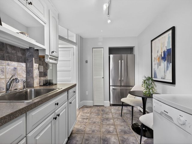 32 Robinwood Ave 7, Boston, MA 02130