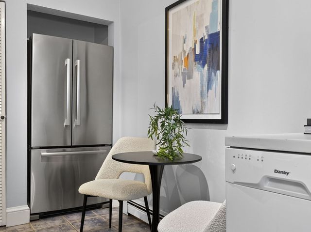 32 Robinwood Ave 7, Boston, MA 02130