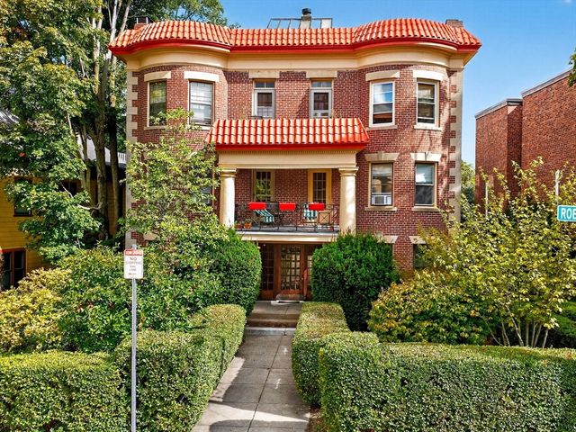 32 Robinwood Ave 7, Boston, MA 02130