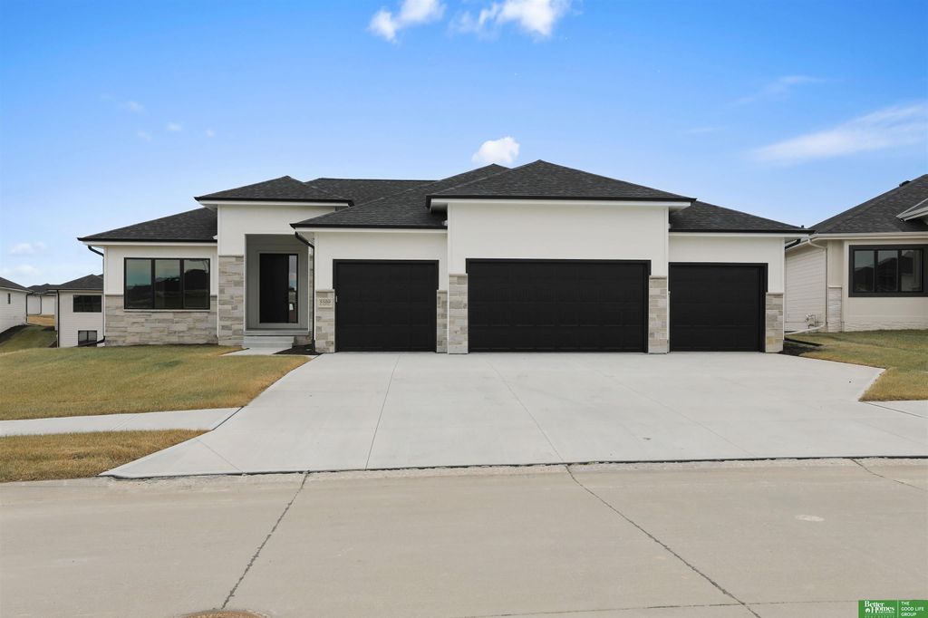 5509 N 212th Avenue, Elkhorn, NE 68022