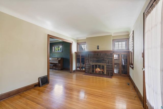 928 N 19th Avenue E, Duluth, MN 55812