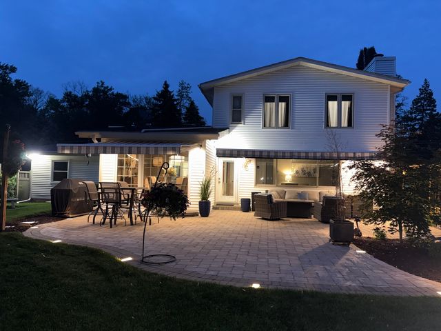 38w337 Dean Street, St. Charles, IL 60175