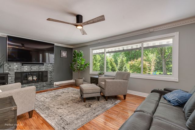 38w337 Dean Street, St. Charles, IL 60175