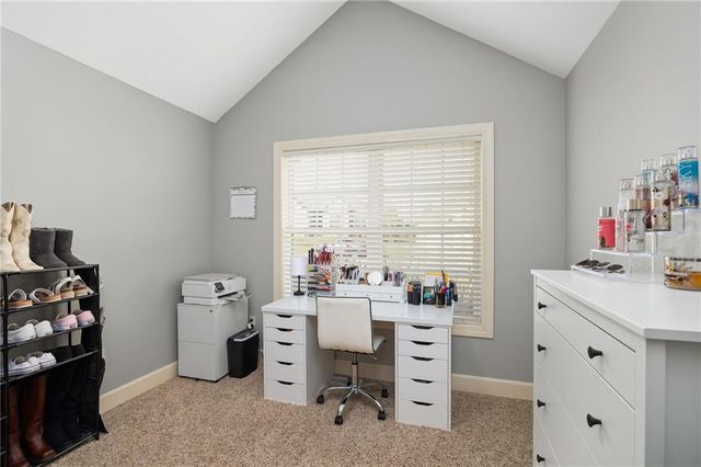 4704 Donnelly Drive, St Joseph, MO 64506