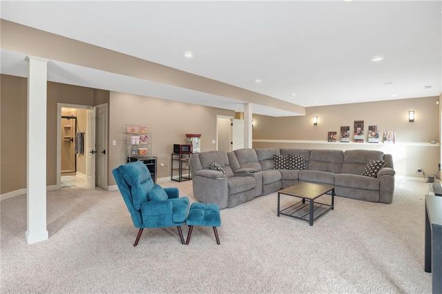 4704 Donnelly Drive, St Joseph, MO 64506