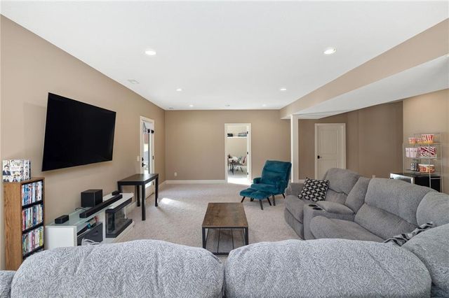 4704 Donnelly Drive, St Joseph, MO 64506