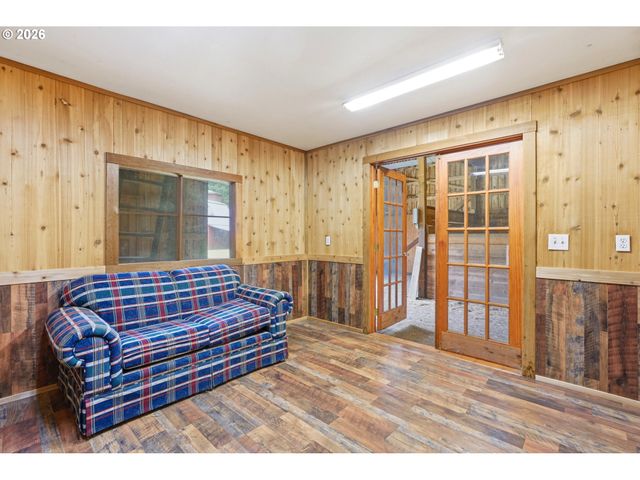29870 S DHOOGHE Rd, Colton, OR 97017