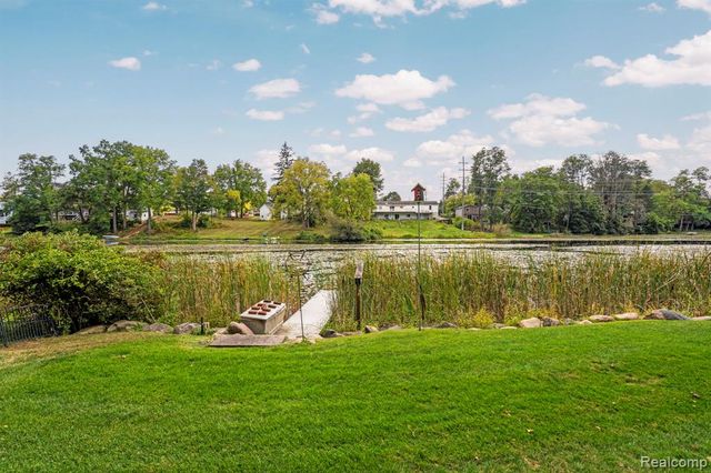 433 John R, Milford, MI 48381