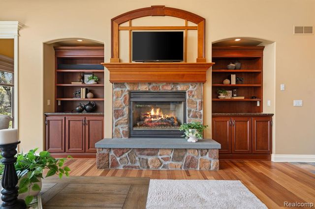 433 John R, Milford, MI 48381