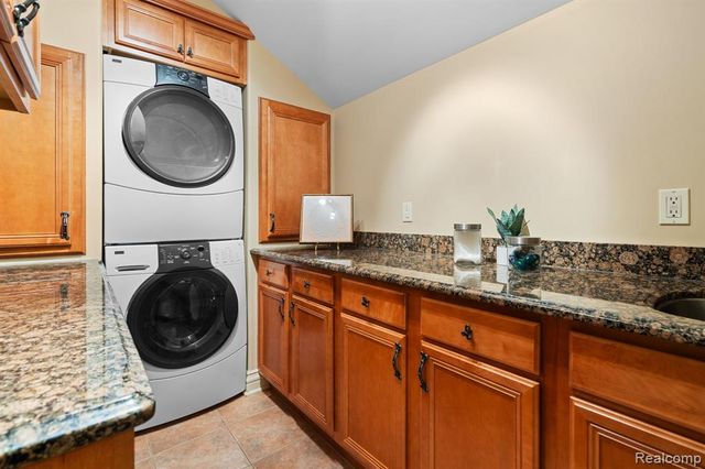 433 John R, Milford, MI 48381
